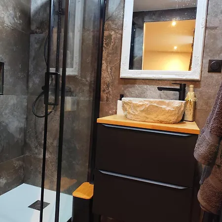 Chateau De La Sagesse דירה